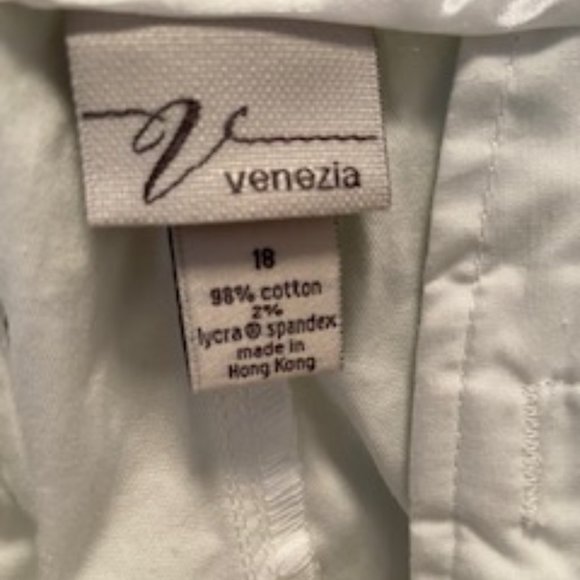 Bermuda shorts - Picture 2 of 3